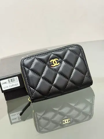 Chanel classic zipped wallet