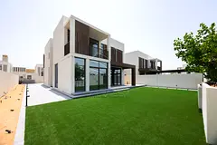 √Upgraded and Luxuriously Furnished | Landscaped √