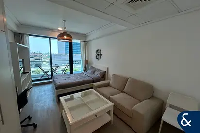Studio| Balcony | Upgraded | Furnished