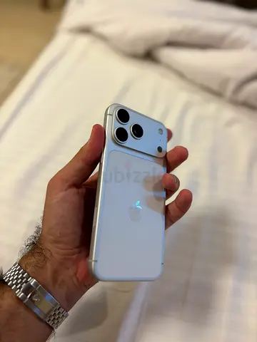 iPhone 17Pro Max (Silver) - very Good Condition, Comes With Case and box batterie 100%