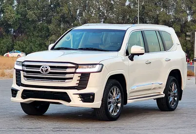 Toyota Land Cruiser GXR 2017 | GCC Specs | V8 Engine