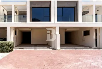 Vacant &amp; Immediate | Bedrooms + Laundry room