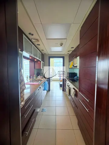 SPACIOUS 1 BR / HIGH FLOOR/ 2 MINS WALK TO DUBAI MALL / ALL AMENITIES AVAILABLE