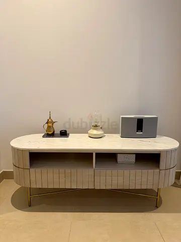 Curved TV unit