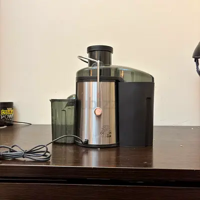 Brand New Stainless Steel Electric Juice Extractor / Juicer not used only open box