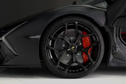 صورة 19 لـ 2024 Lamborghini REVUELTO
