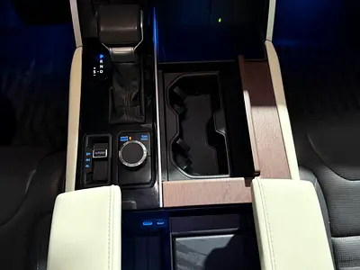 2023 Toyota TUNDRA photo 11