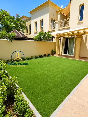 PRIME LOCATION | SINGLE ROW | CLOSE TO PARK & DBS