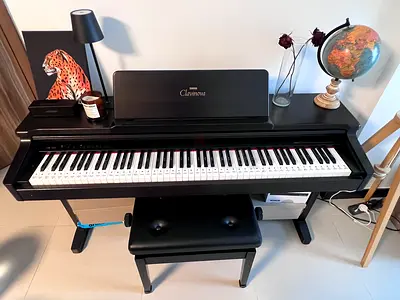 Yamaha Clavinova Digital Piano CLP-133 (Black) with adjustable Bench and headphones - Good Condition