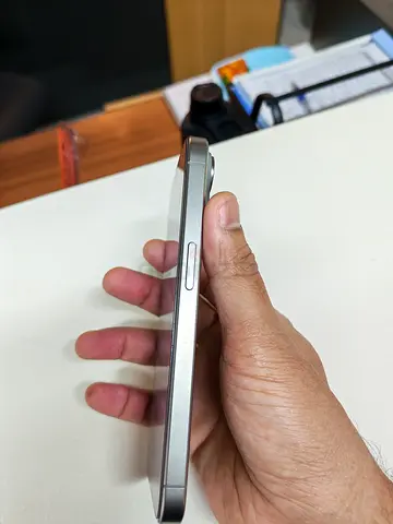 iPhone 15 pro natural titanium colour 256 gb