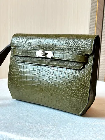 Hermes Kelly Cut clutch