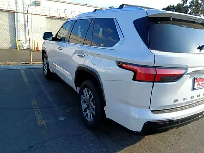 صورة 6 لـ 2025 Toyota SEQUOIA