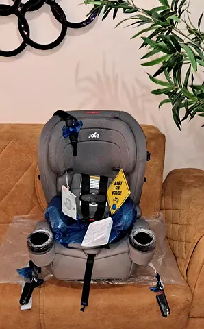 كرسي اطفال للبيع لحديث الولاده وجميع الأعمار Car seat for sale, suitable for newborns and all ages