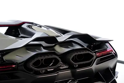 صورة 18 لـ 2024 Lamborghini REVUELTO