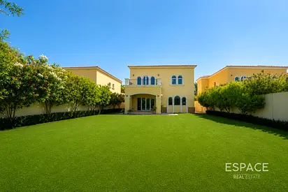 Extended Legacy Large Villa | 3 Bedrooms | Oversized Plot in Jumeirah Park