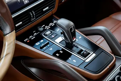 صورة 10 لـ 2021 Porsche CAYENNE