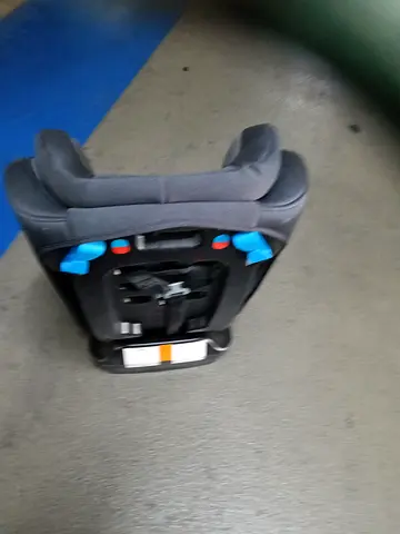 Used infant/toddler car seat in good condition teknum