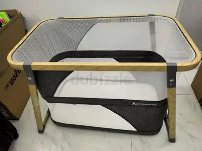 Kindercraft Portable Baby Bassinet / Playpen in Good Condition