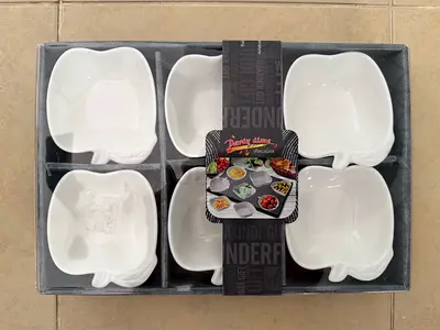 Porcelain snack bowels x6