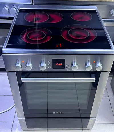 Bosch freestanding electric ceramic hob with oven - good working condition