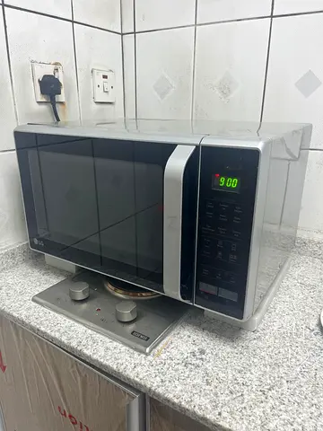 LG countertop microwave oven - good working condition