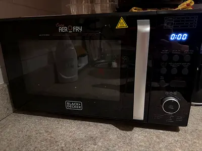 Black+Decker Countertop Microwave with Air Fry Function - Good Working Condition