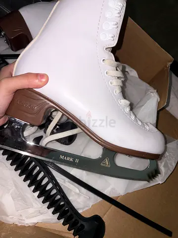 Jacksons Ice skate shoes ( size 6 ) + EDEA gaurds in black