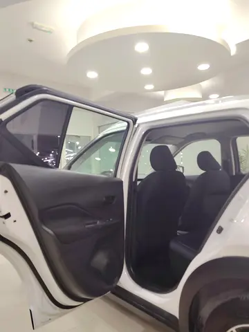 صورة 9 لـ 2023 Nissan KICKS