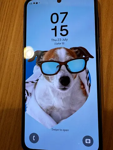Samsung Galaxy smartphone in good working condition with case