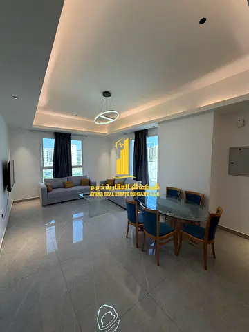 First occupancy, luxurious and elegant three-bedroom apartment with a living room, fully furnished with brand new, very high-end furniture.