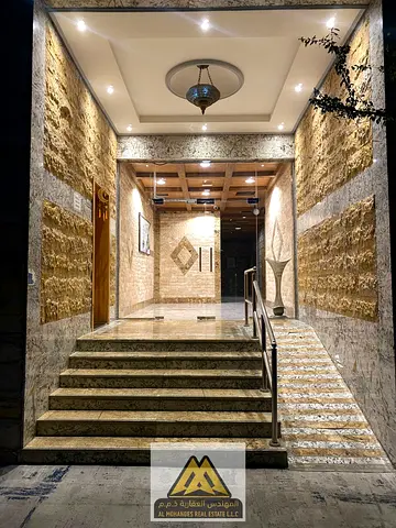 شقة فاخرة 2BHK | ببلكونة باطلاله | وتشطيب سوبر ديلوكس | مع دخول ذكي بالكارد | من أفخم البنايات