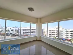 Huge Office:Wel Known Building:Chiller Free:Road View