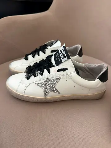 White Golden Goose style sneakers with silver glitter star (used)
