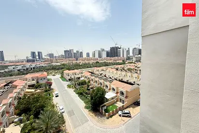 Brand New | 1br | Townhouse View