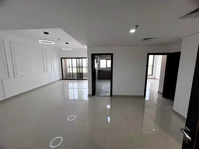 من أجمل الشقق المتاحة للإيجار السنوي في منطقة الجرف 3، خلف السوق الصيني، شقة مميزة (ثاني ساكن) بتشطيبات عصرية ومساحات واسعة، في بناية حديثة بموقع حيوي
