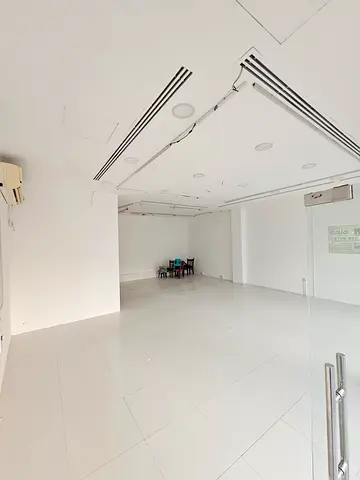 Prime Location Big Shop متاح للإيجار 80 ألف فقط في النهضة القريبة من حديقة النهضة النهضة الشارقة