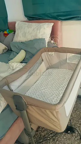 Chicco Next2Me Bedside Bassinet  with 4 bed sheets Adjustable Co-Sleeper, baby cot, baby crib
