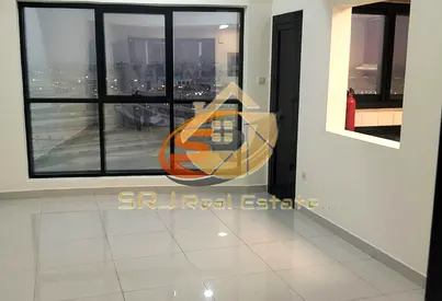 Bright & Spacious 2BR | Marina