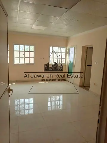 اعادة بيع 8 غرف و6 حمامات 3 صاله موقع مميز ام القيوين \الحديثه \