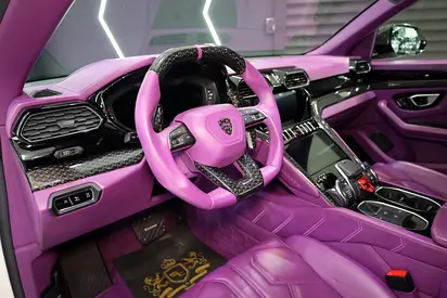 2019 Lamborghini URUS thumbnail 5