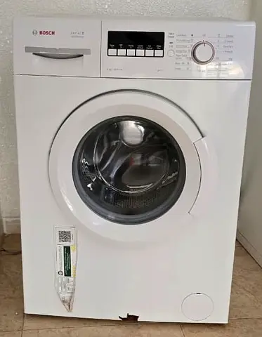 Washing machine - Bosch (Needs minor Repair)