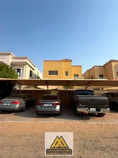 5 master bedrooms, spacious living room, large lounge, maid's room, fully equipped kitchen, prim