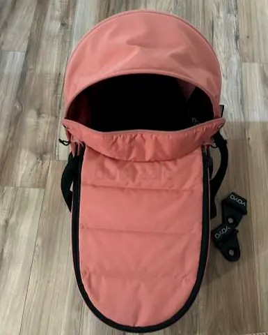 Yoyo babyzen Pink carrycot / bassinet insert with canopy - gently used