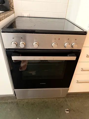 Used freestanding electric oven with glass-ceramic hob