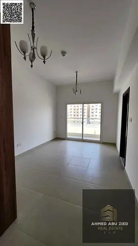 استديو للإيجار السنوي في قرية الأميرة بالياسمين، بلكونة ومطبخ منفصل وخزائن حائط قرب شارع الشيخ محمد بن زايد ومخرج دبي