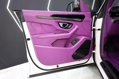 2019 Lamborghini URUS thumbnail 12