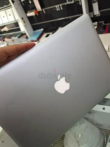 Apple MacBook Laptop - Silver