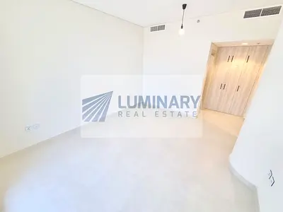 Luxurious Brand New - Big windows - - semi closed kitchen
