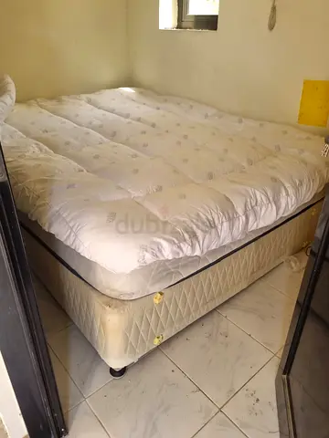 Queen size mattress and base - used, good comfort