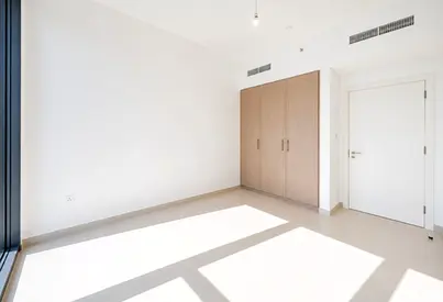 Unobstructed Sea and Downtown Skyline Views|Vacant